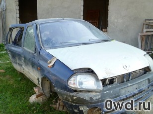 Битый автомобиль Renault Clio